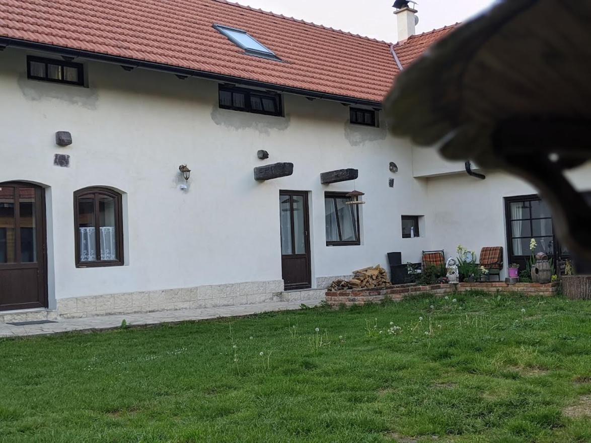 Chalupa U Rybnika Strehom Dolní Bousov 외부 사진